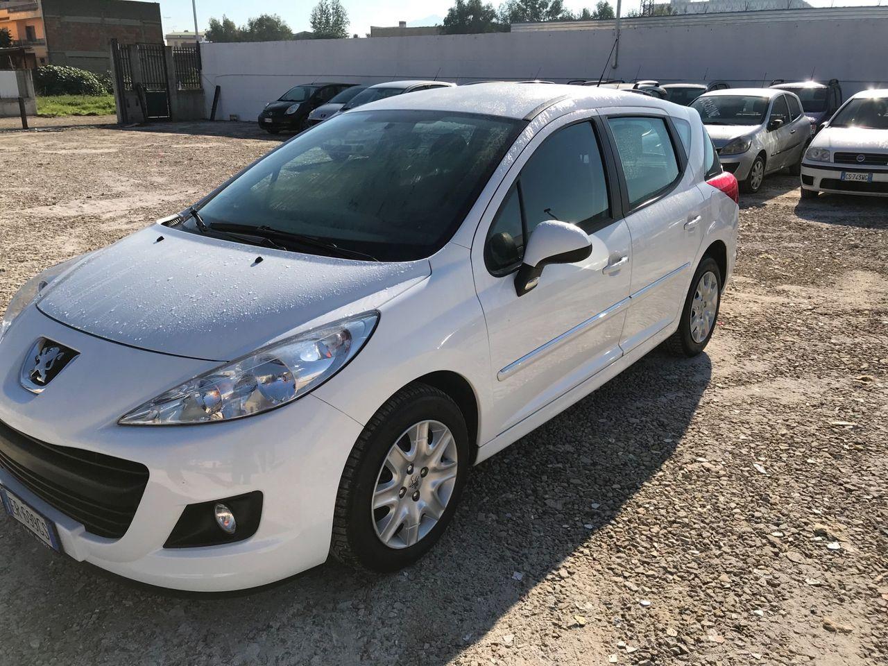 Peugeot 207 2013 — interior