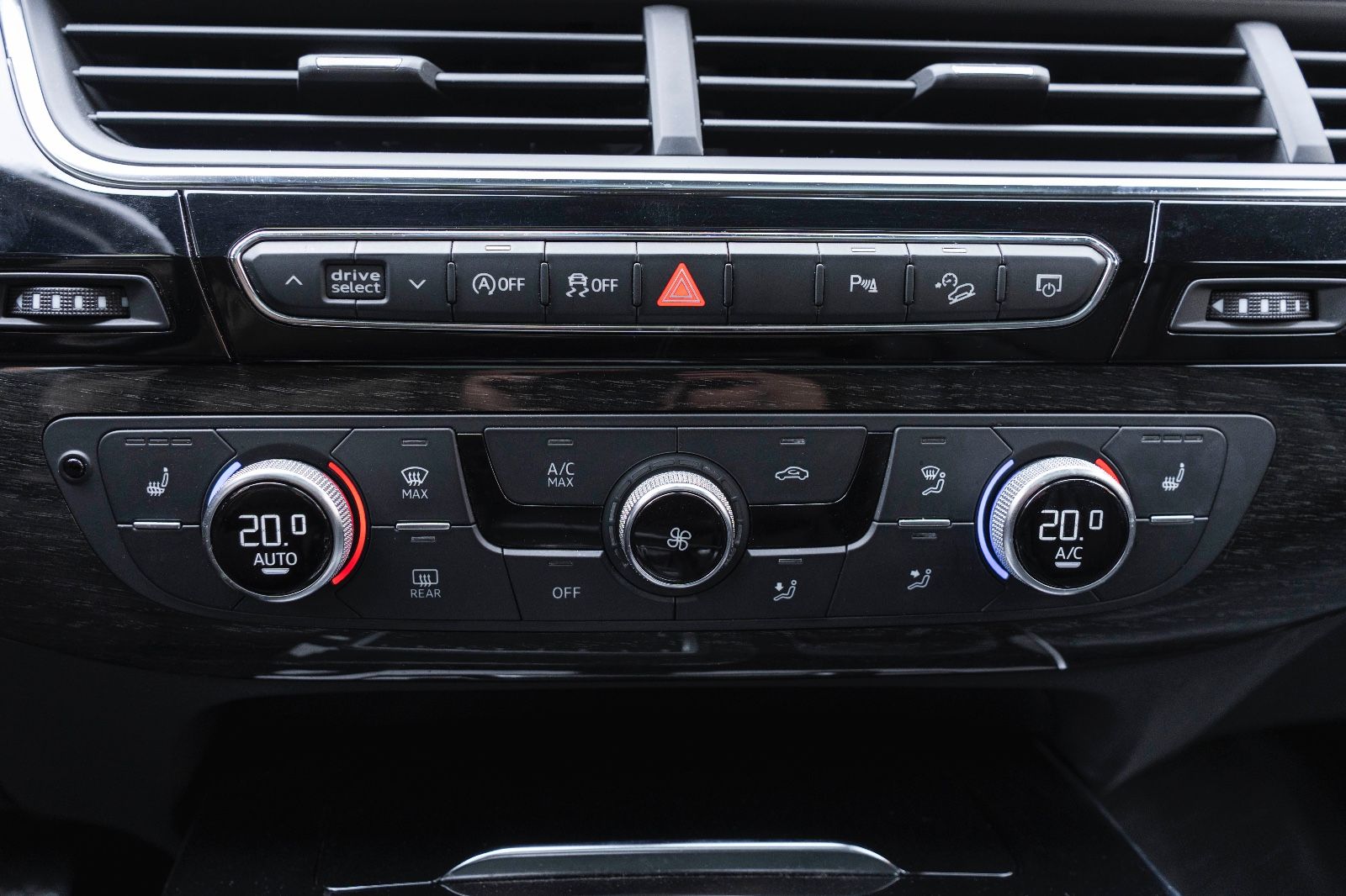 Fahrzeugabbildung Audi Q7 3.0 TFSI Quattro LED PANO NAV 7 SITZER BOSE