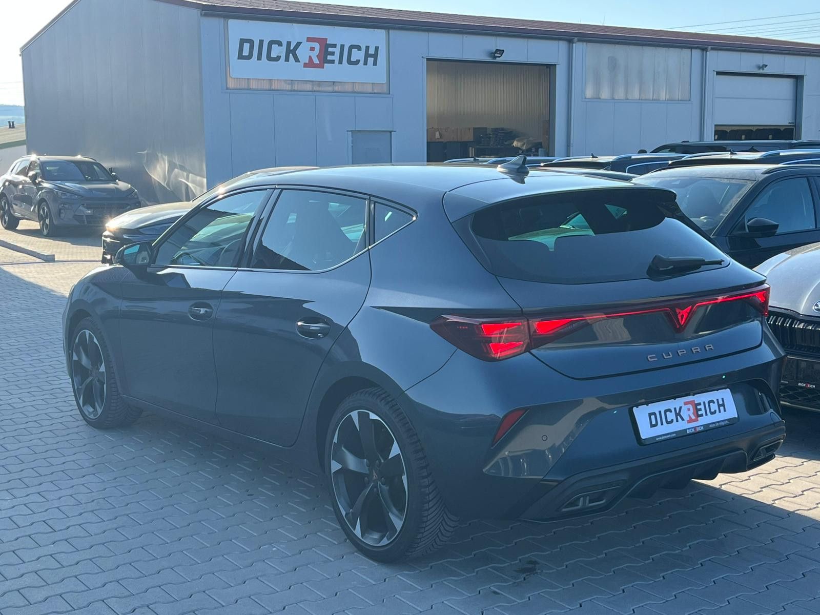 Fahrzeugabbildung CUPRA Leon 2.0 TDI MATRIX*Dinamica*Sennheiser*Int.DRIV