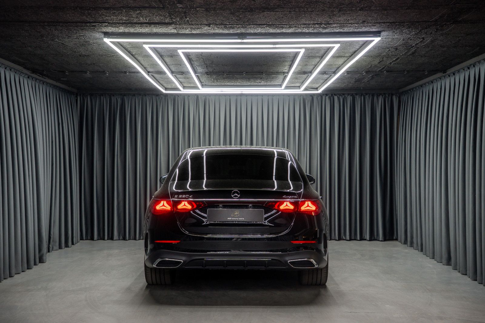 Fahrzeugabbildung Mercedes-Benz E 220d MY25*Premium Plus*Superscreen*20"*Leder-P