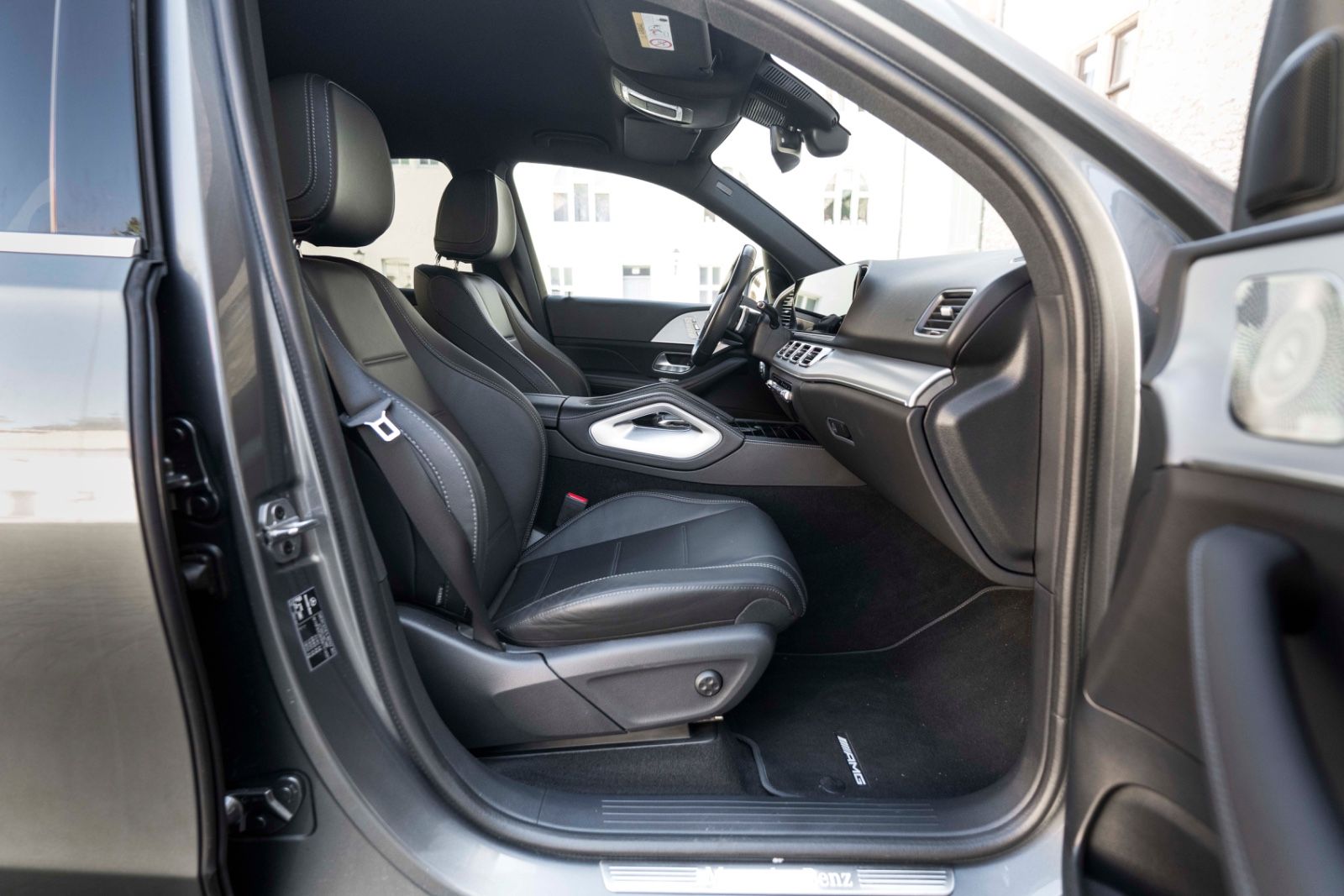Fahrzeugabbildung Mercedes-Benz GLE 350de 4Matic AMG 3D KAM BURMESTER ACC LUFT