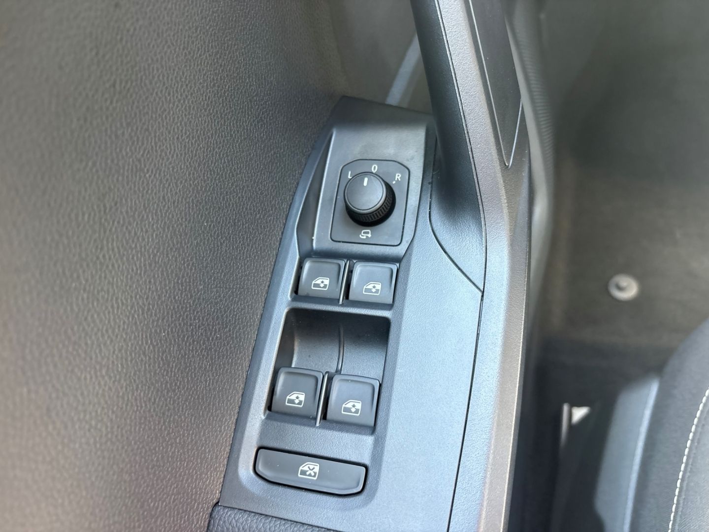 Fahrzeugabbildung SEAT Arona Style Navi Digitales Cockpit LED Apple Car