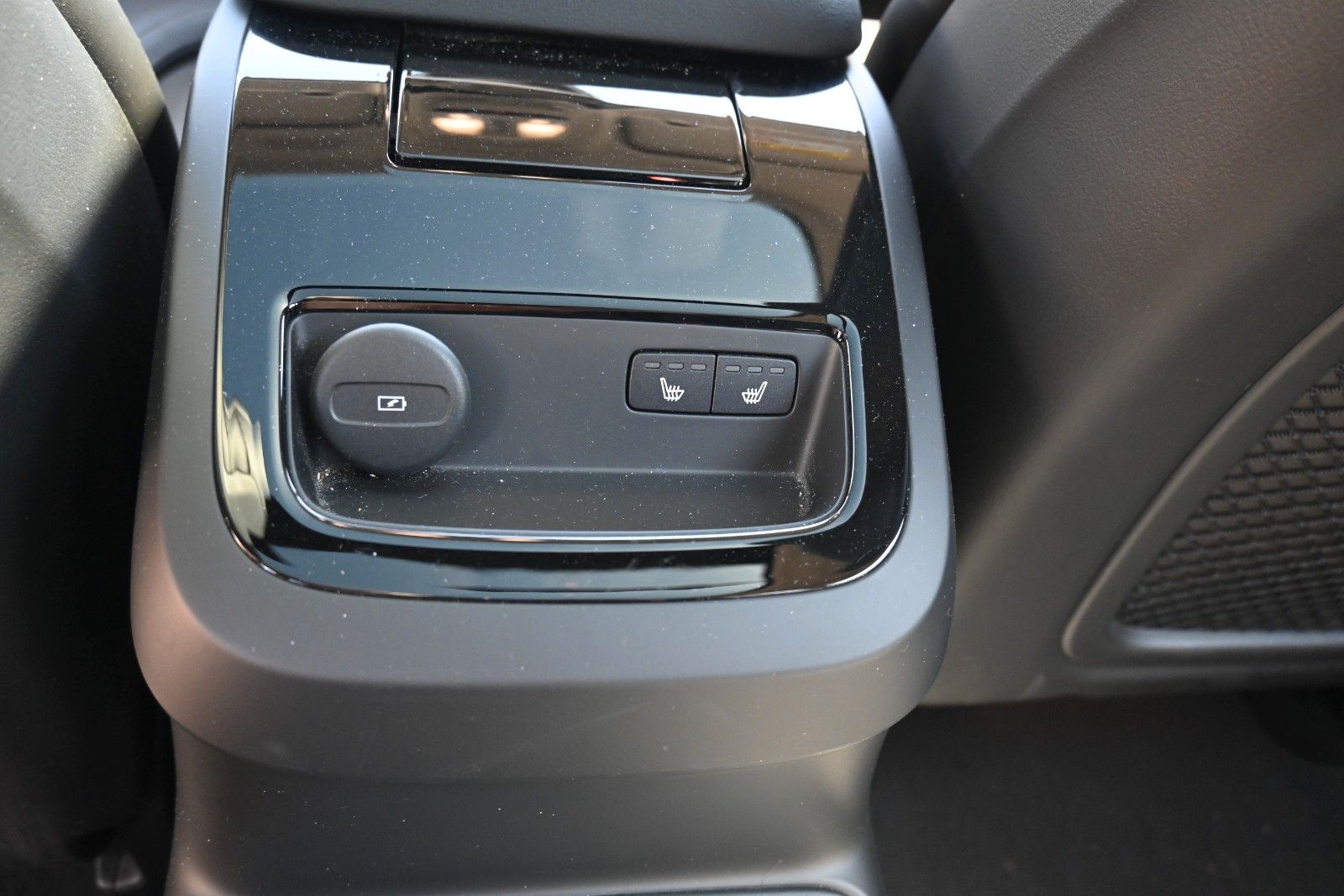 Fahrzeugabbildung Volvo V60 T8 PHEV Ultimate Dark AWD*360°*HUD*AHK*