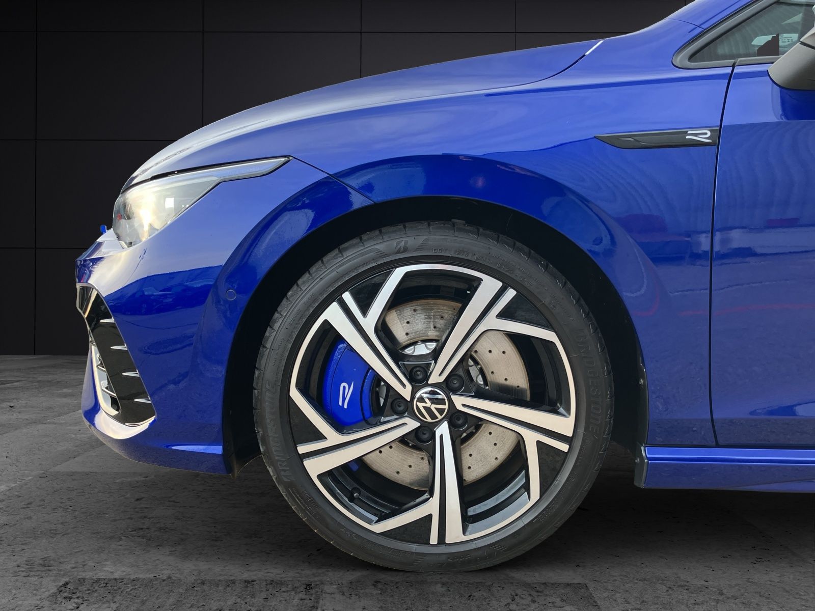 Fahrzeugabbildung Volkswagen Golf VIII Variant R 4M DSG MATRIX ACC HuD AID PA