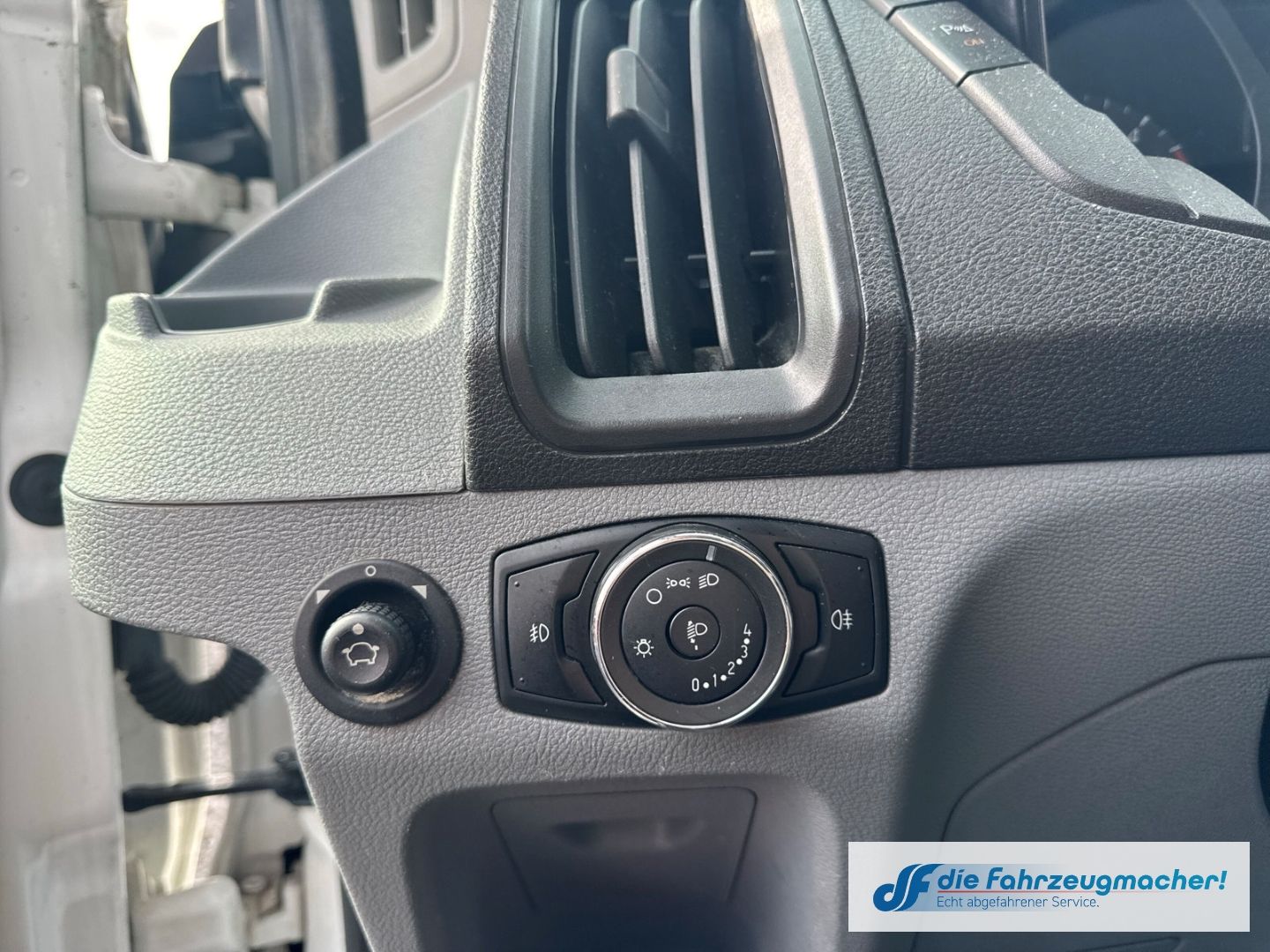 Fahrzeugabbildung Ford Transit Kombi 350 L3 Trend 2.2 TDCi DPF *1683 *K