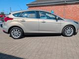 Ford Focus Lim. Titanium Automatik Garantie - Ford Focus Gebrauchtwagen in Bochum