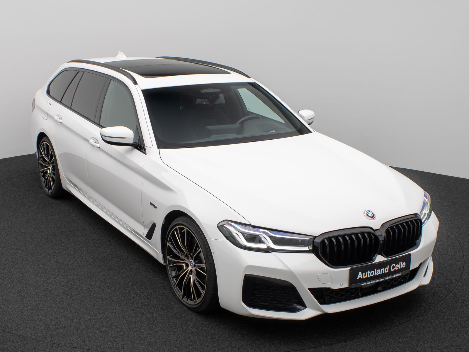 Fahrzeugabbildung BMW 530e M Sport Panorama 360°Laser HUD Komfort 20"