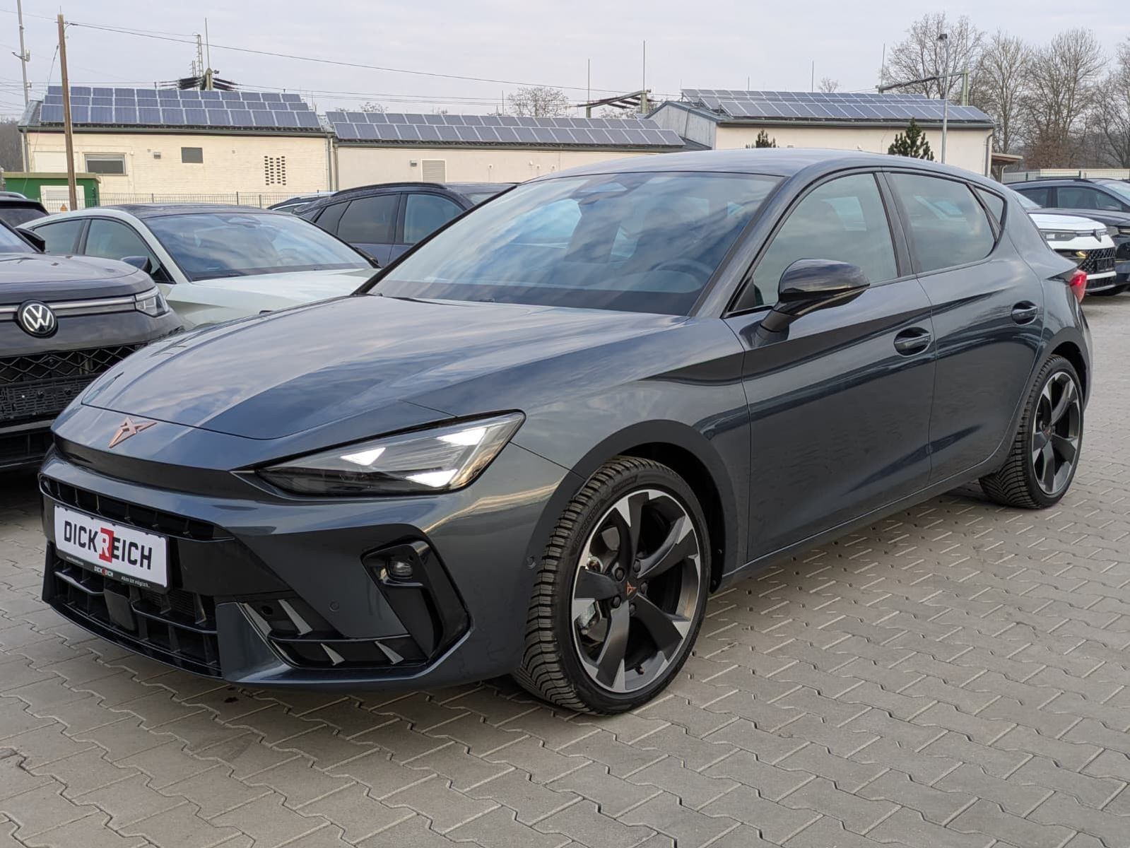 Fahrzeugabbildung CUPRA Leon 1.5 eTSI EDGE DSG*ACC*KAM*18"5JGARANTIE