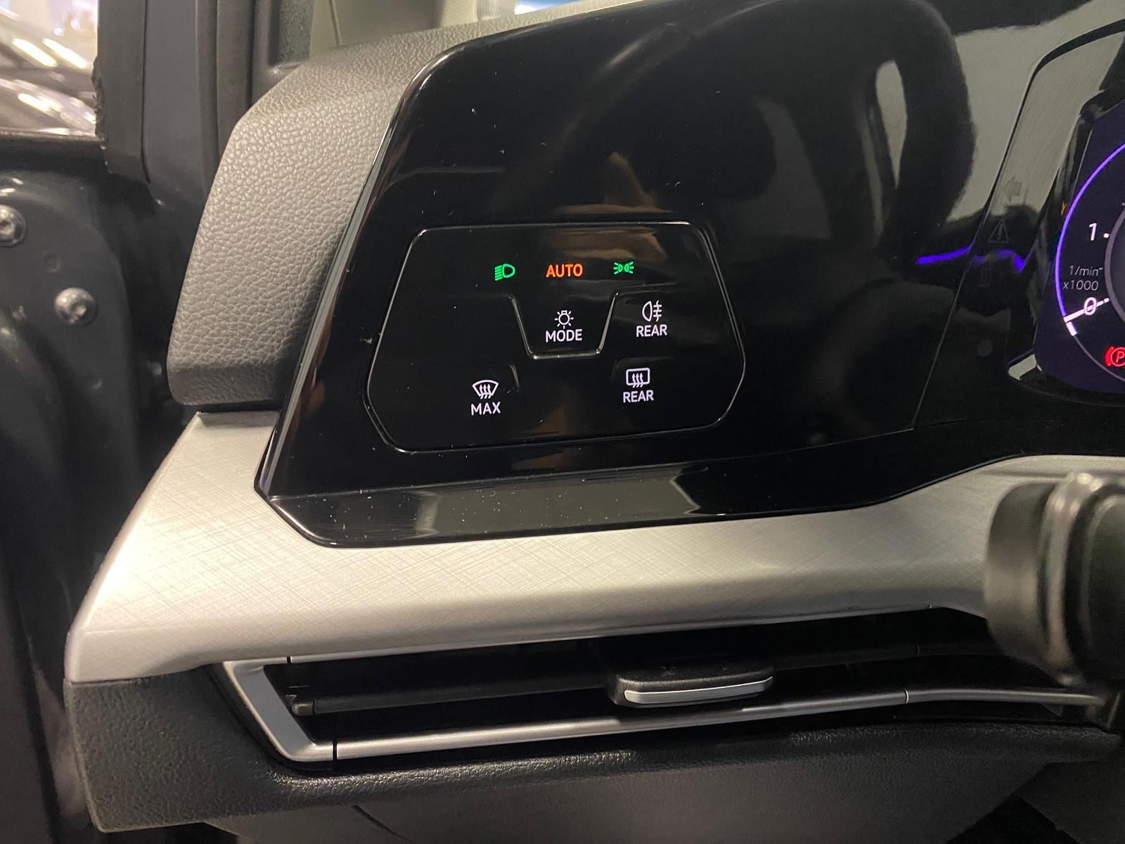 Fahrzeugabbildung Volkswagen GOLF VARIANT 2.0 TDI DSG LIFE+AHK+ACC+NAVI+LED++