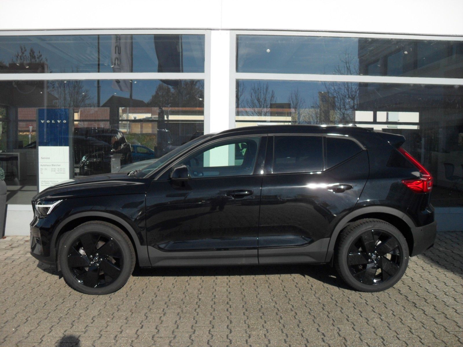 Fahrzeugabbildung Volvo XC 40 B3 Plus Black Edition | 360° | Panor.