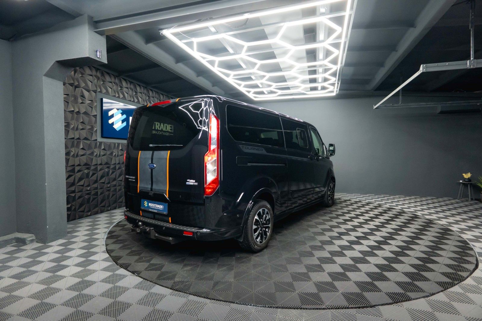 Fahrzeugabbildung Ford Tourneo Custom 320 L2 Sport | 8Sitze | ACC | LED