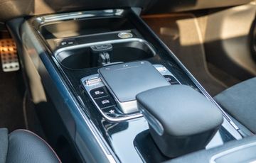 Fahrzeugabbildung Mercedes-Benz GLB 250 4Matic AMG Line PANO|AHK|LED|KEYLESS|KAM