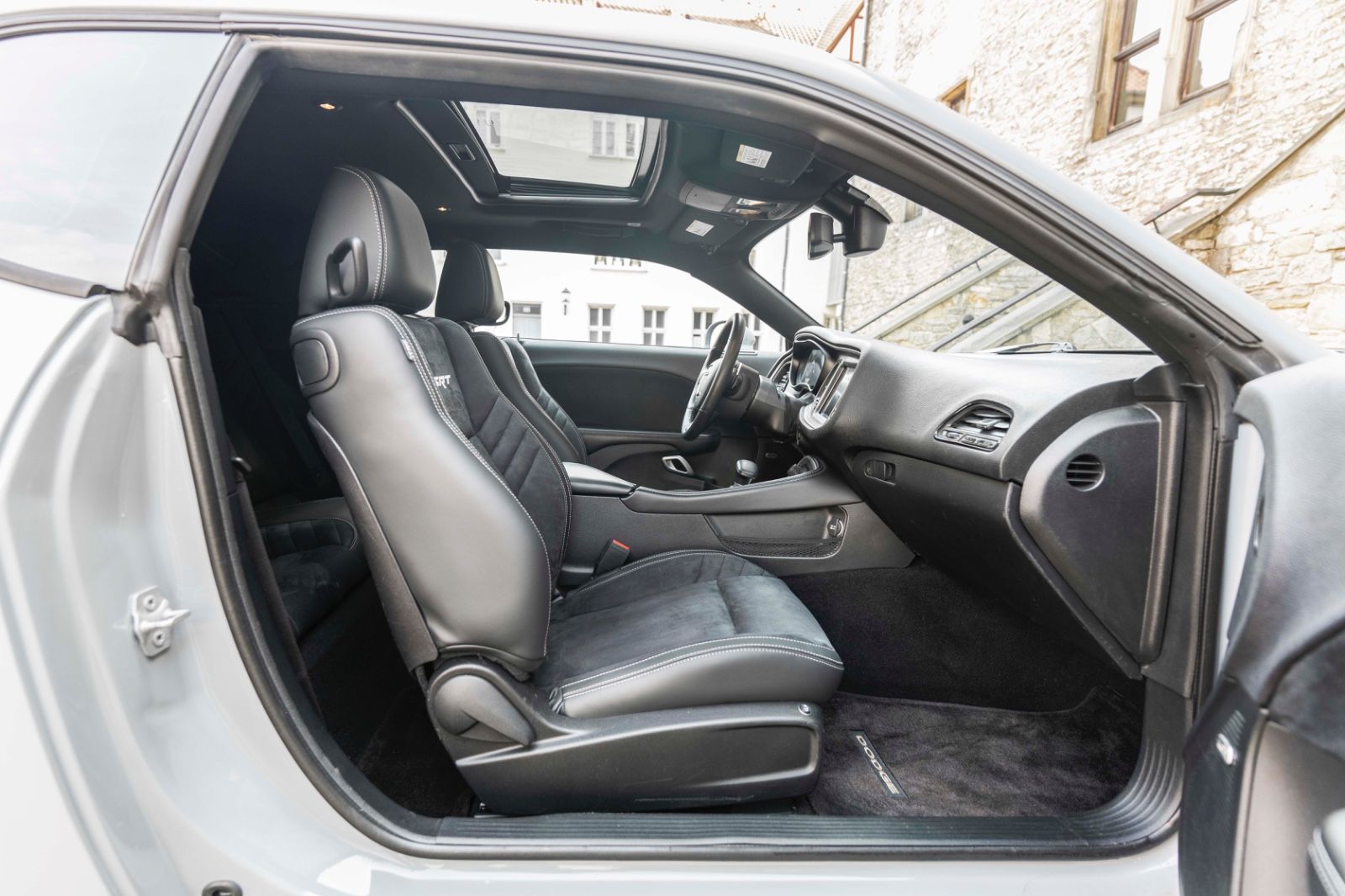 Fahrzeugabbildung Dodge Challenger 5.7L  R/T SHAKER CARPLAY KAM ALPINE