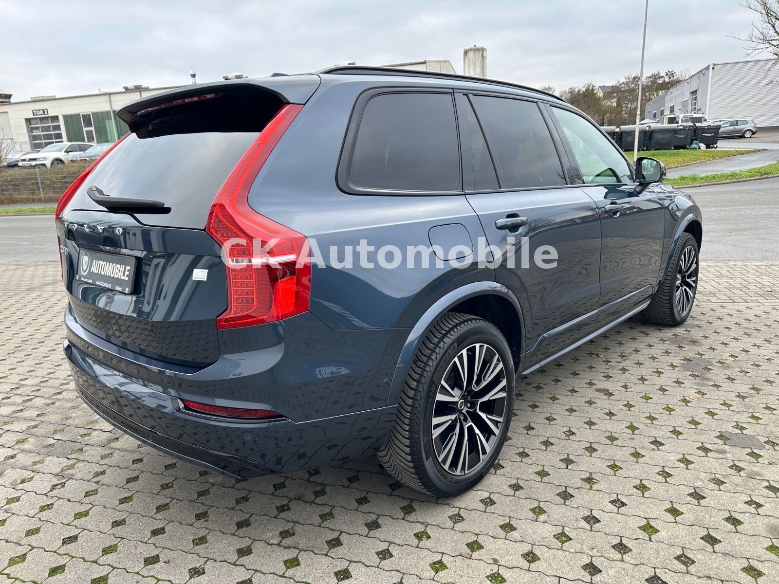 Fahrzeugabbildung Volvo XC90 T8 Ultimate Dark AWD/7 Sitze/Head-Up/LED