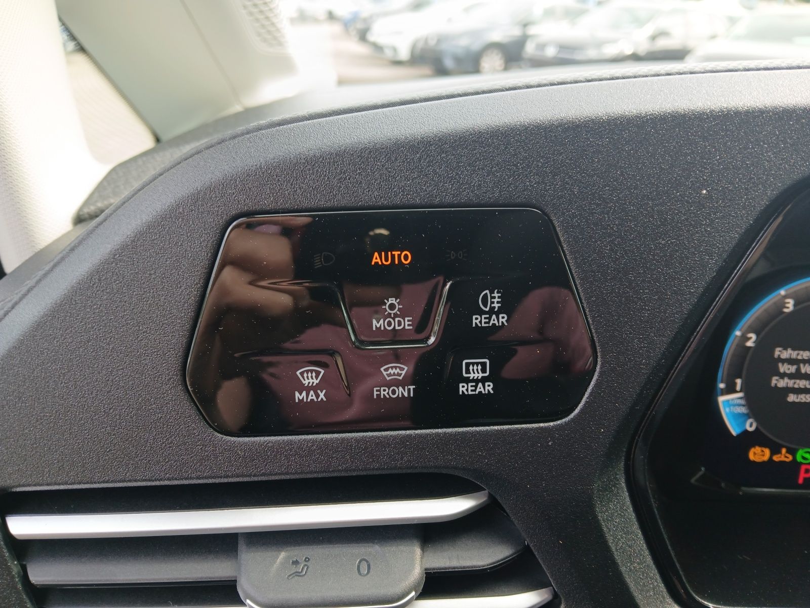 Fahrzeugabbildung Volkswagen Caddy TSI Life DSG CarPlay AID ACC RFK SH LM