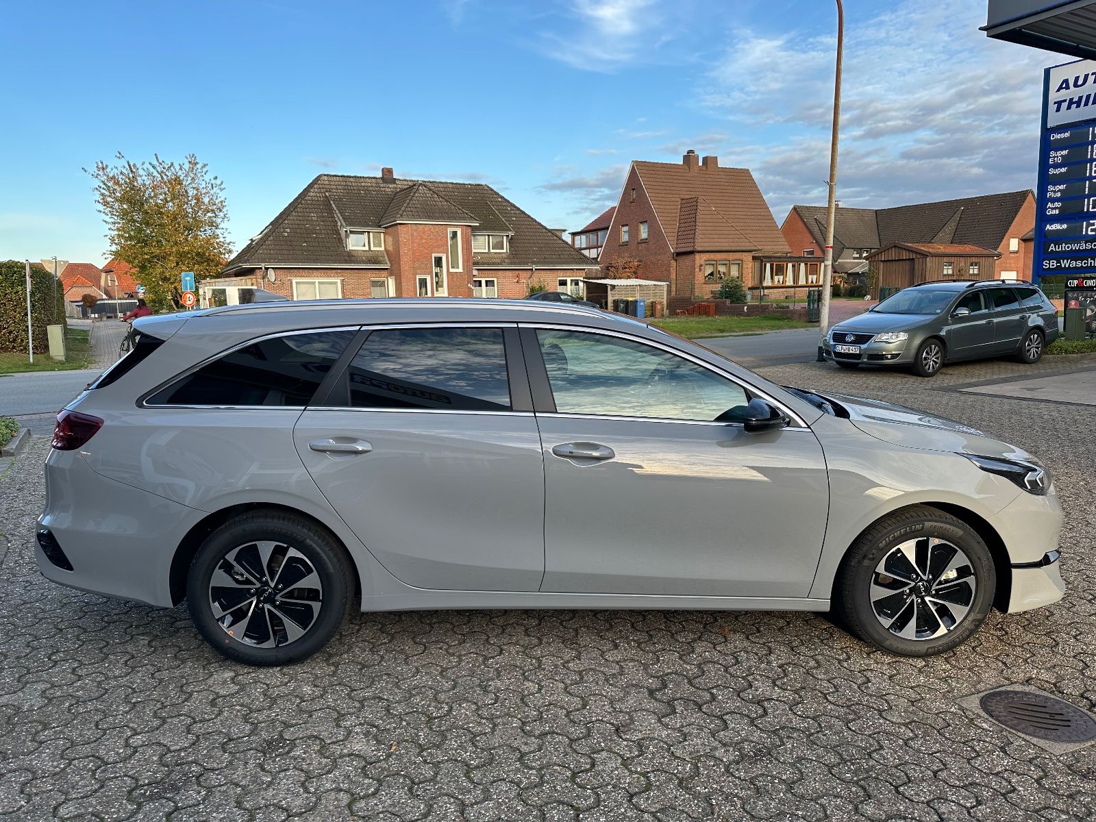 Fahrzeugabbildung Kia Ceed Sportswagon 1.0 T-GDi DCT Navi/GRA/Shzg/PDC