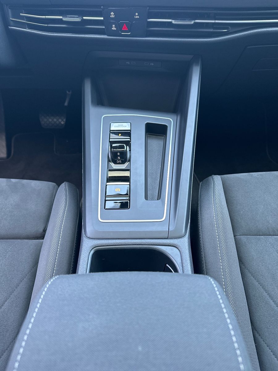 Fahrzeugabbildung Volkswagen Golf Variant 2.0 TDI DSG Style NAV+LED+PANO+AHK