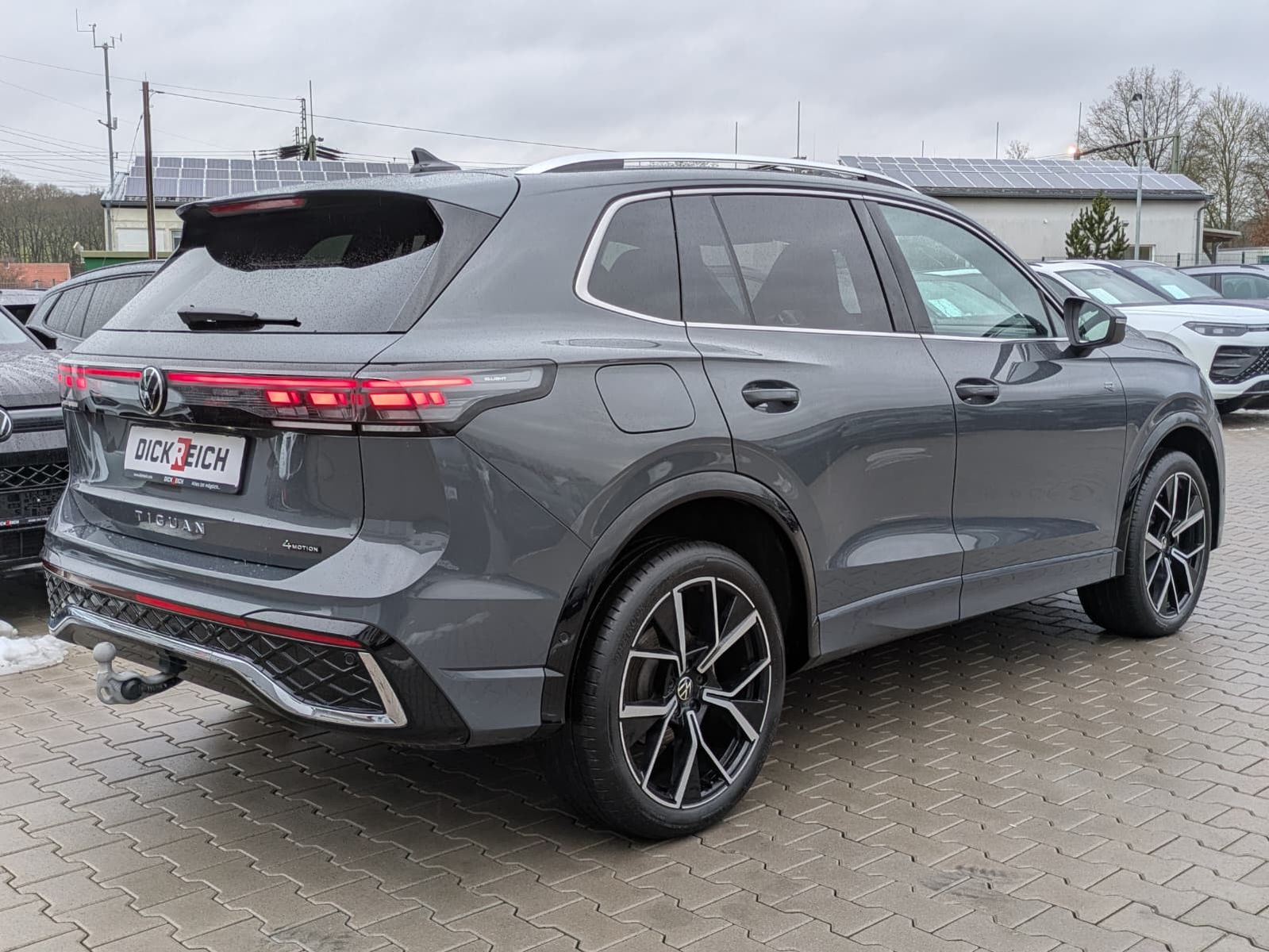 Fahrzeugabbildung Volkswagen Tiguan 2.0 TDI 4M R-Line PANO*H&K*AHK*MATRIX*20"