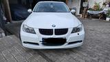BMW E90 320i - BMW 320 mit Benzin-Antrieb: Limousine, E90 320i