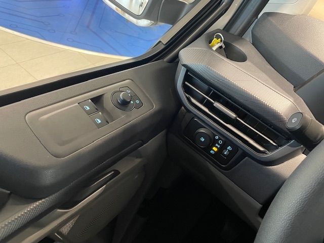 Fahrzeugabbildung Ford Transit Custom Kasten DOPPELKABINE 300 L2 Trend