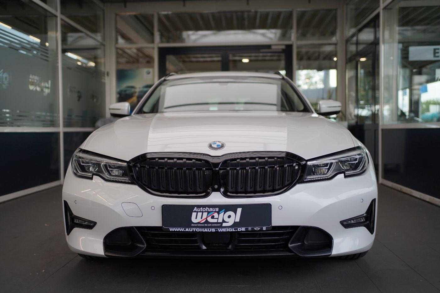 BMW 320d Sport Line +HeadUp+AHK+Laserlicht+Parkassis