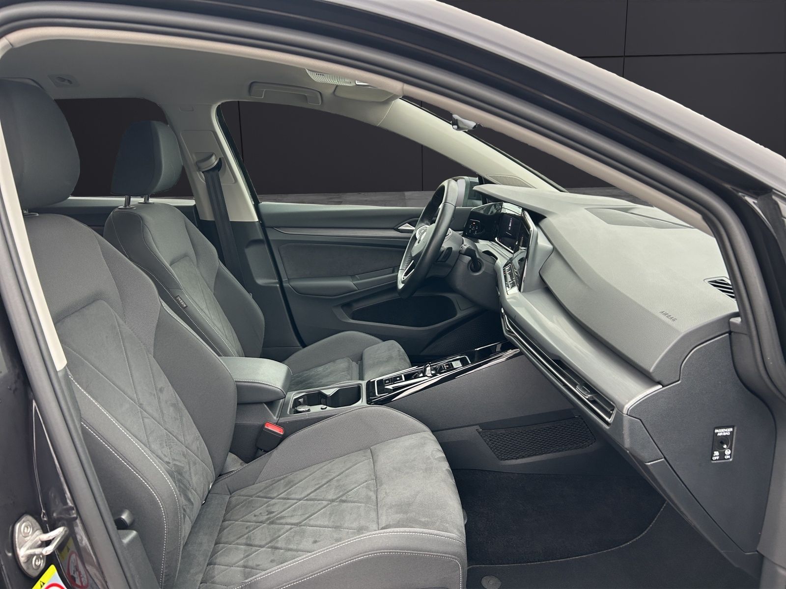 Fahrzeugabbildung Volkswagen Golf VIII Variant TSI Style DSG 4M Matrix Navi A