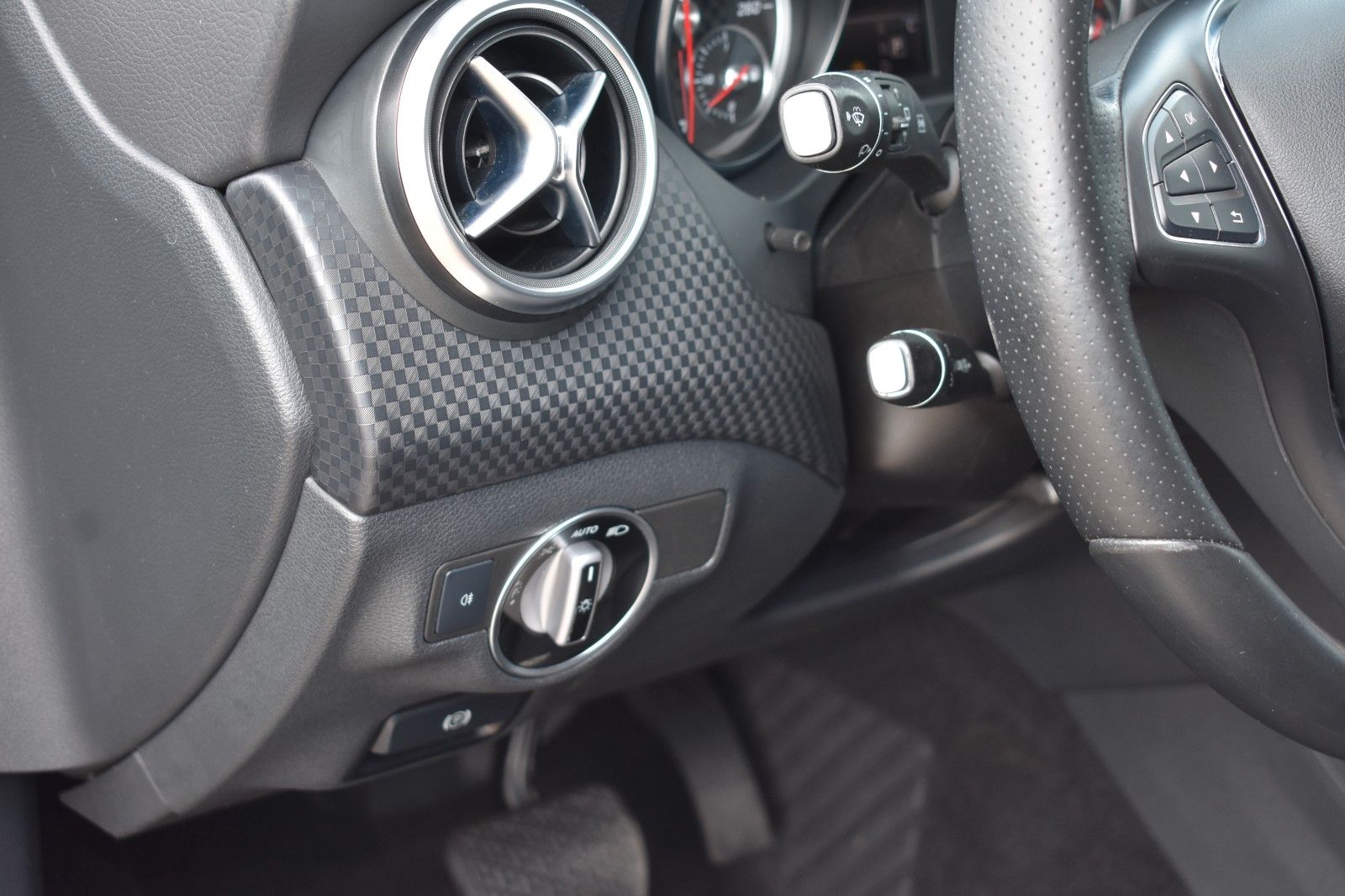 Fahrzeugabbildung Mercedes-Benz A 180 BlueEfficiency Urban Autom. Navi Kamera