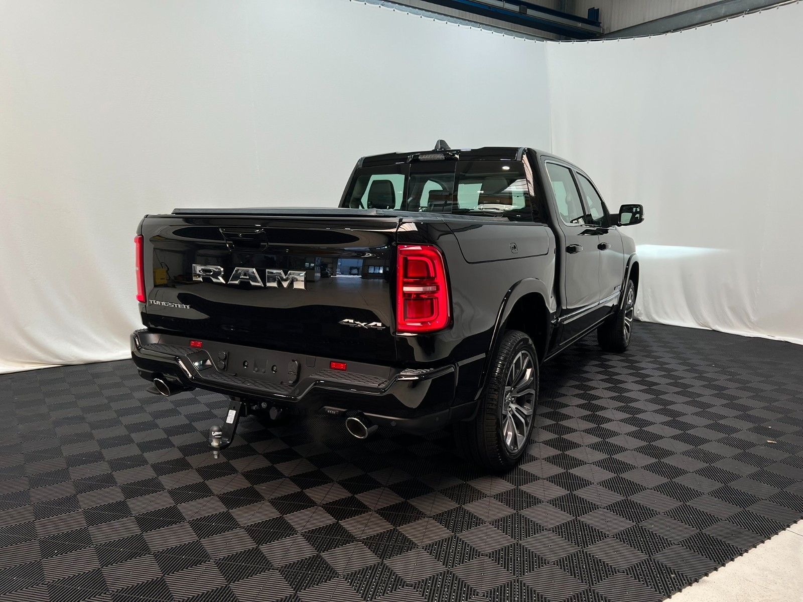 Fahrzeugabbildung Dodge RAM 1500 TUNGSTEN CREW CAB H/O Black Interieur