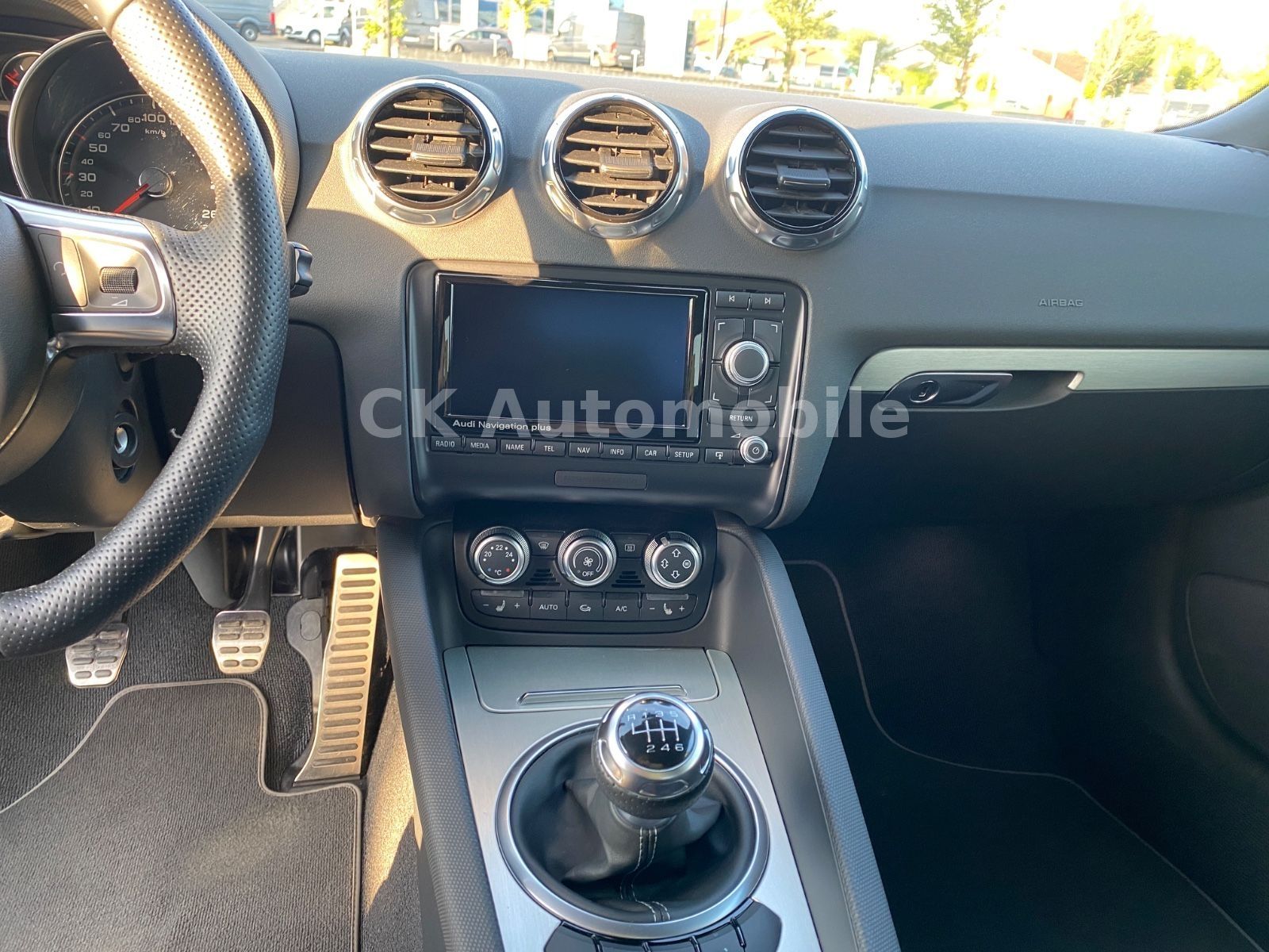 Fahrzeugabbildung Audi TT 1.8 TFSI Roadster S-Line/Navi/Bi-Xenon/PDC