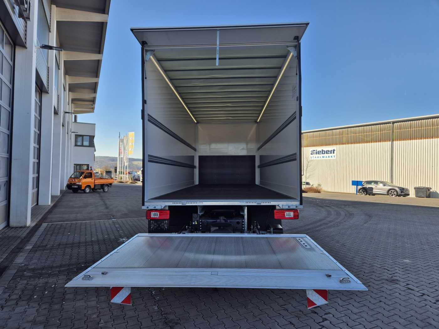 Fahrzeugabbildung Iveco S-Way AD190S40/P Junge AHK LBW 2.000kg