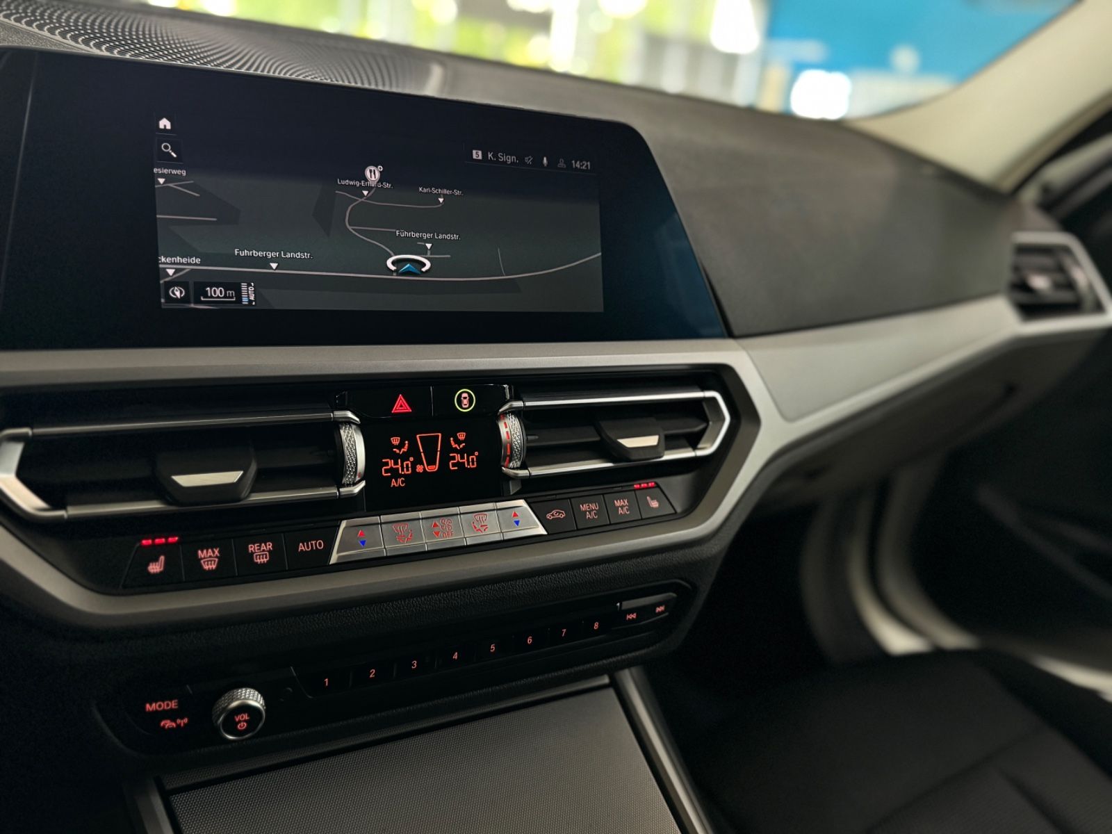 Fahrzeugabbildung BMW 330e Advantage DAB CockPit+ PDC Geschwindigkeit