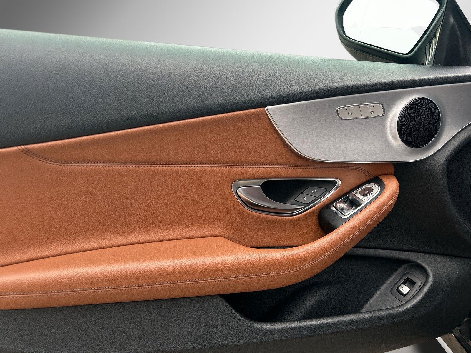 Fahrzeugabbildung Mercedes-Benz C 400 4Matic *AMG-Line*Panorama*Vollleder*Kamera