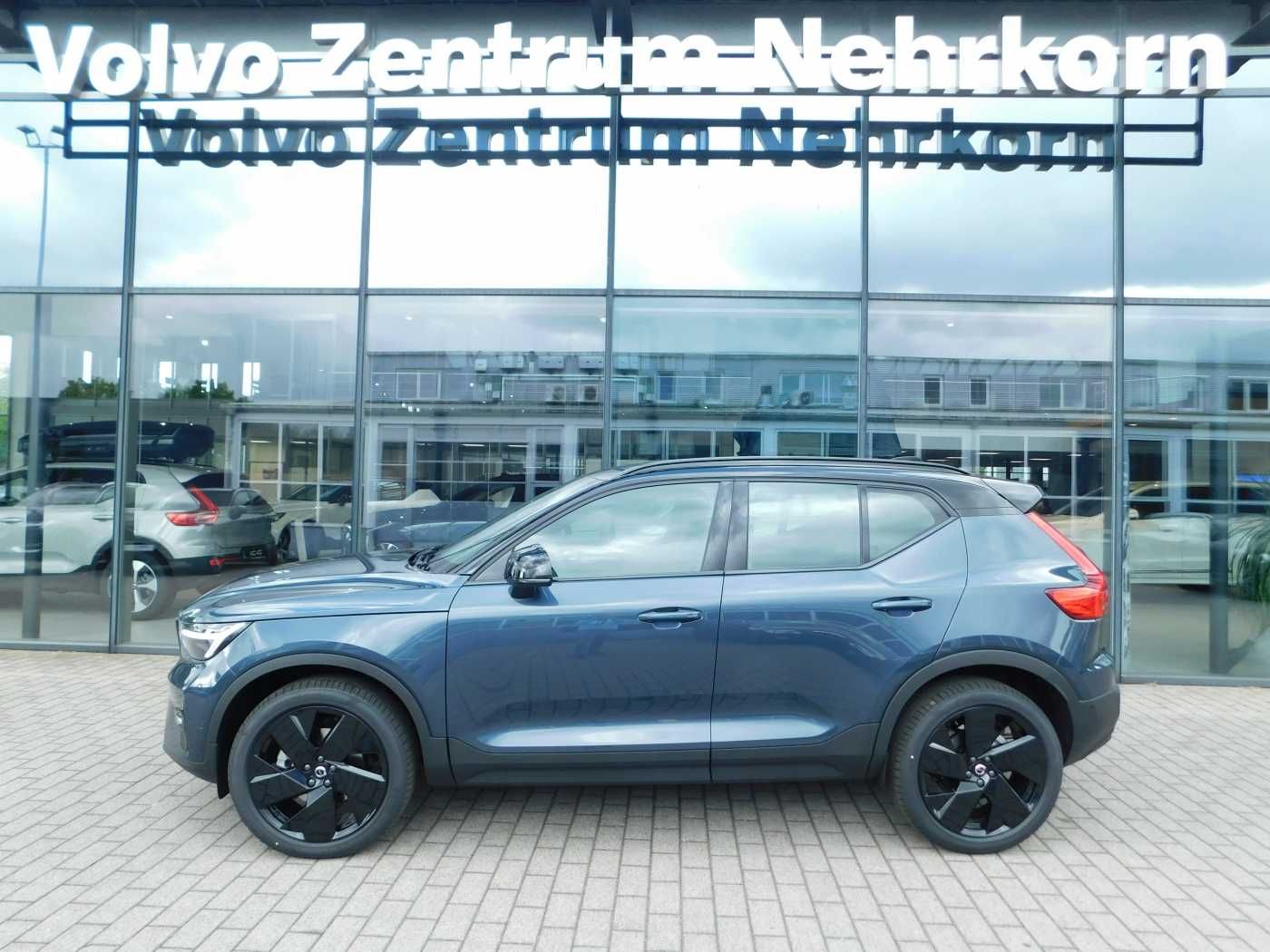 Fahrzeugabbildung Volvo XC40 B3 Plus Black Edition