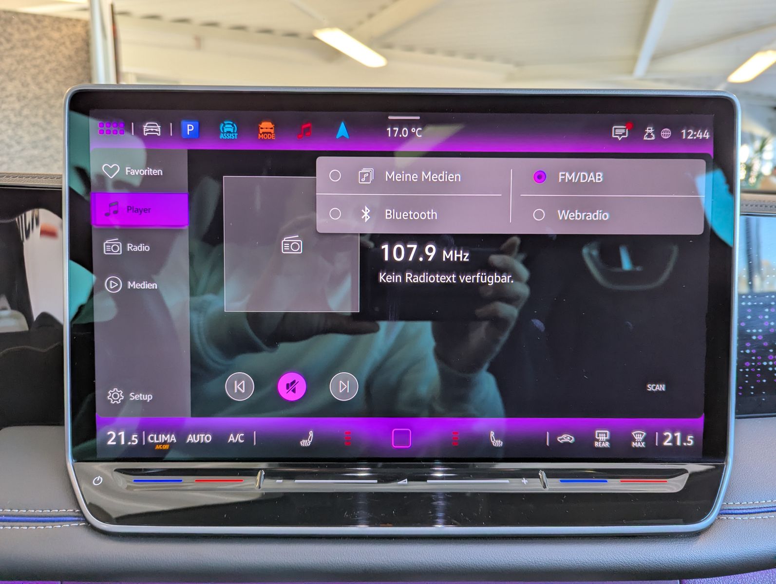 VW Tiguan 2.0TDI R-Line 4M Pano Black AHK Matrix 20 - Image 35