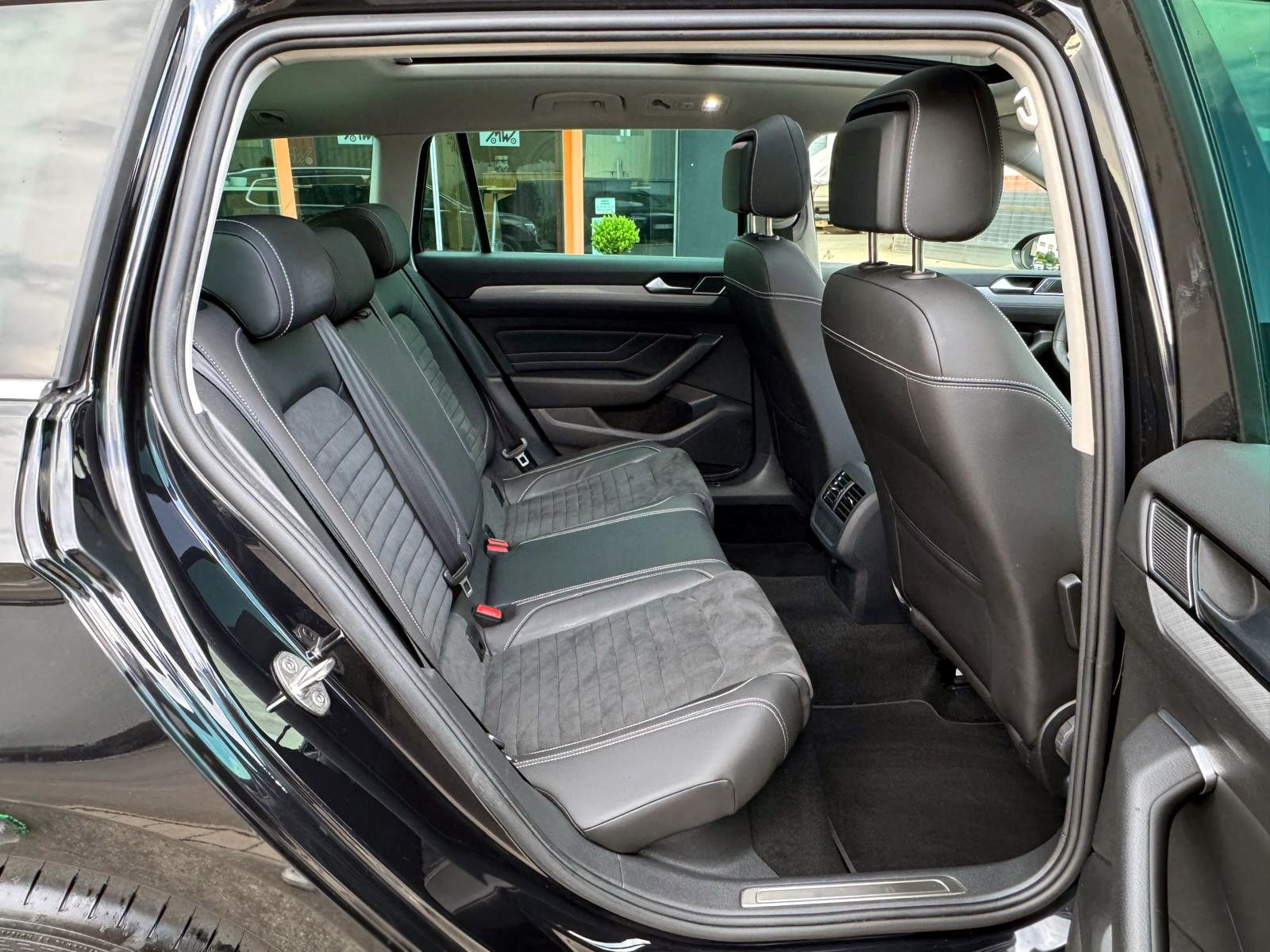 Fahrzeugabbildung Volkswagen Passat Varia. 1.4TSI DSG GTE R-Line ACC PANO AHK