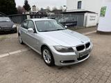 BMW 318i Autom./ 2.Hand / Sitzh / Tempo. / Bi-Xenon - silberne BMW 318