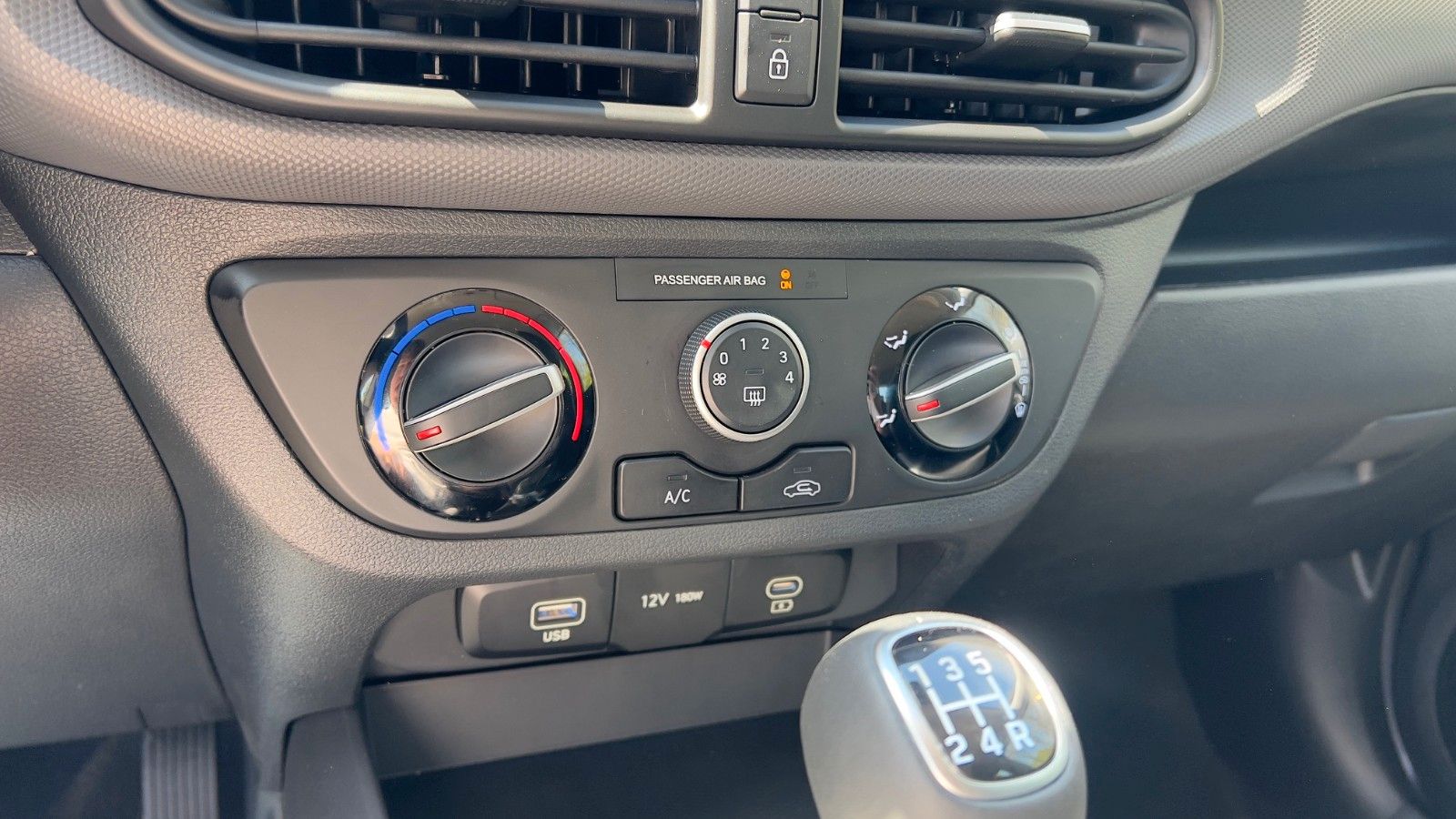 Fahrzeugabbildung Hyundai i10 1.0 Trend *Klima*Navi*CarPlay*PDC*RFKamera*