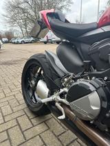 Ducati Streetfighter V2 - DUCATI ST2