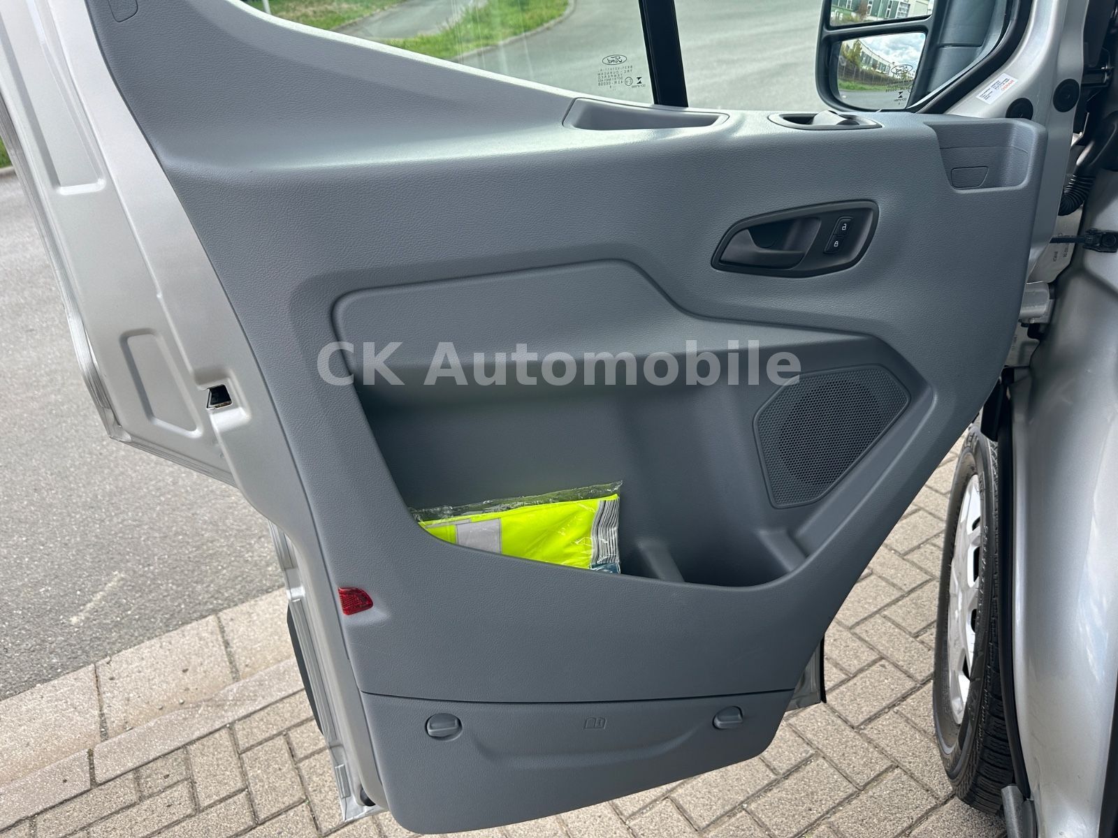 Fahrzeugabbildung Ford Transit Kasten 350 H2L3 Trend/Navi/Klima/PDC