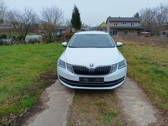 Skoda Octavia 1.6 TDI DSG Style LEDXenonSportsitzeNavi