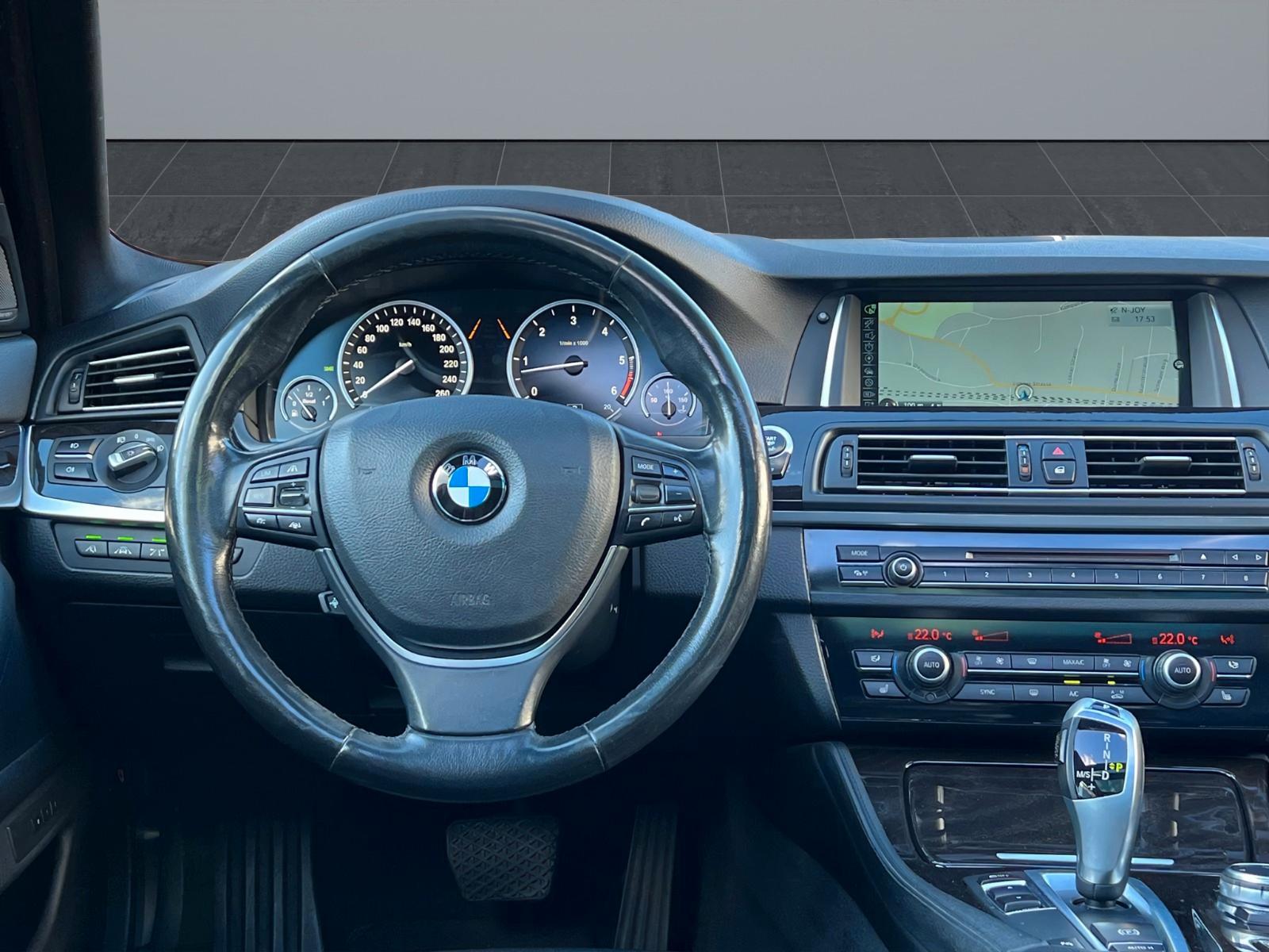BMW 530d Touring Luxury Line VOLL!