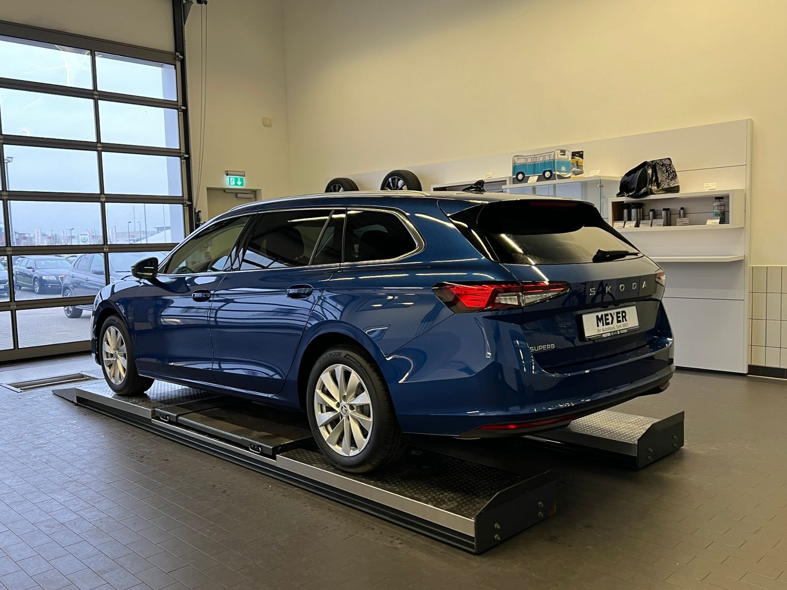 Fahrzeugabbildung SKODA Superb Combi Selection 1.5 TSI mHEV DSG *AHK, LE