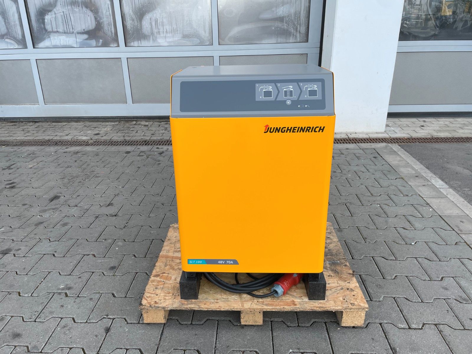 Fahrzeugabbildung Jungheinrich ETV C16 / Triplex 5.72m / SS / nur 3.112h / 2016