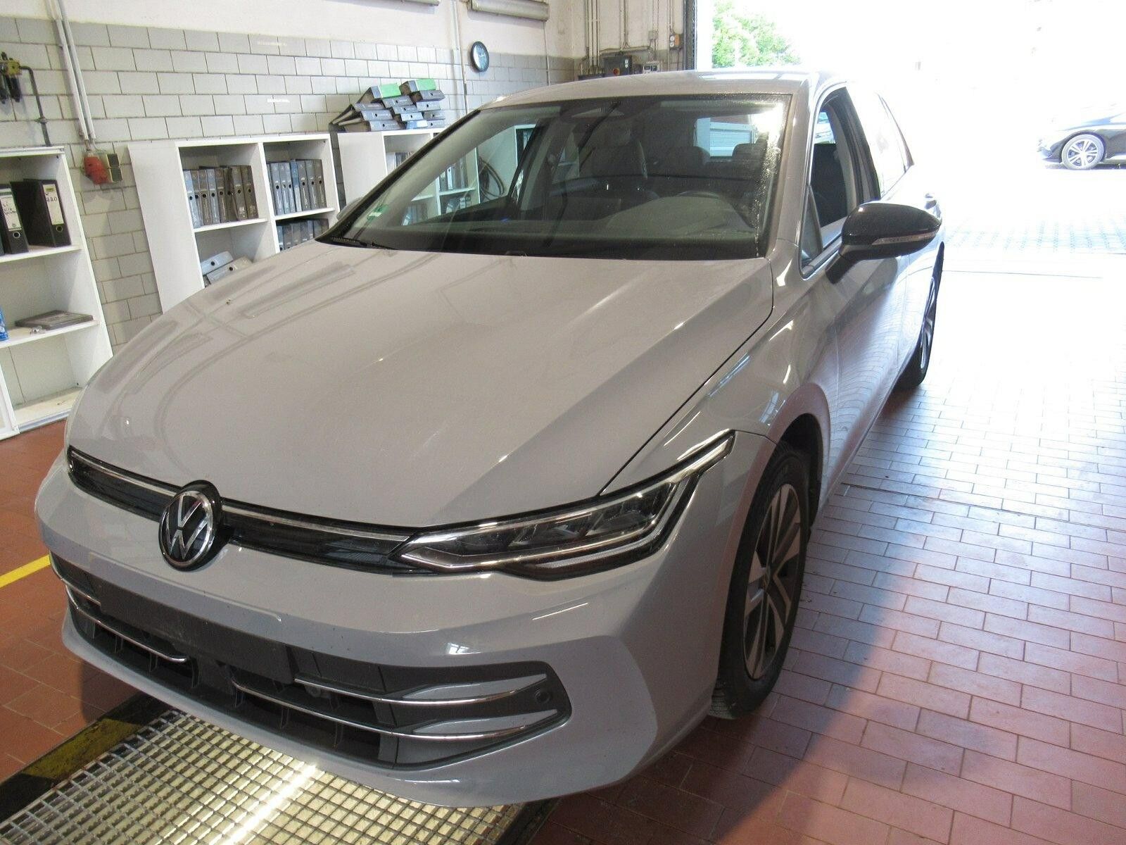 Volkswagen Golf ENERGY 1.5 TSI AHK LED NAVI RÜKA APP-CONN foto 2