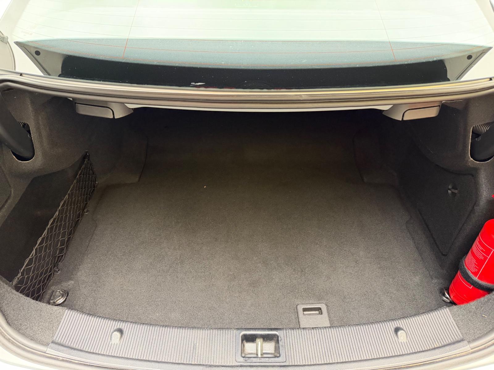Mercedes-Benz E 200 E Coupe/LEDER/LED/KAMERA/2.HAND/TEMPOMAT