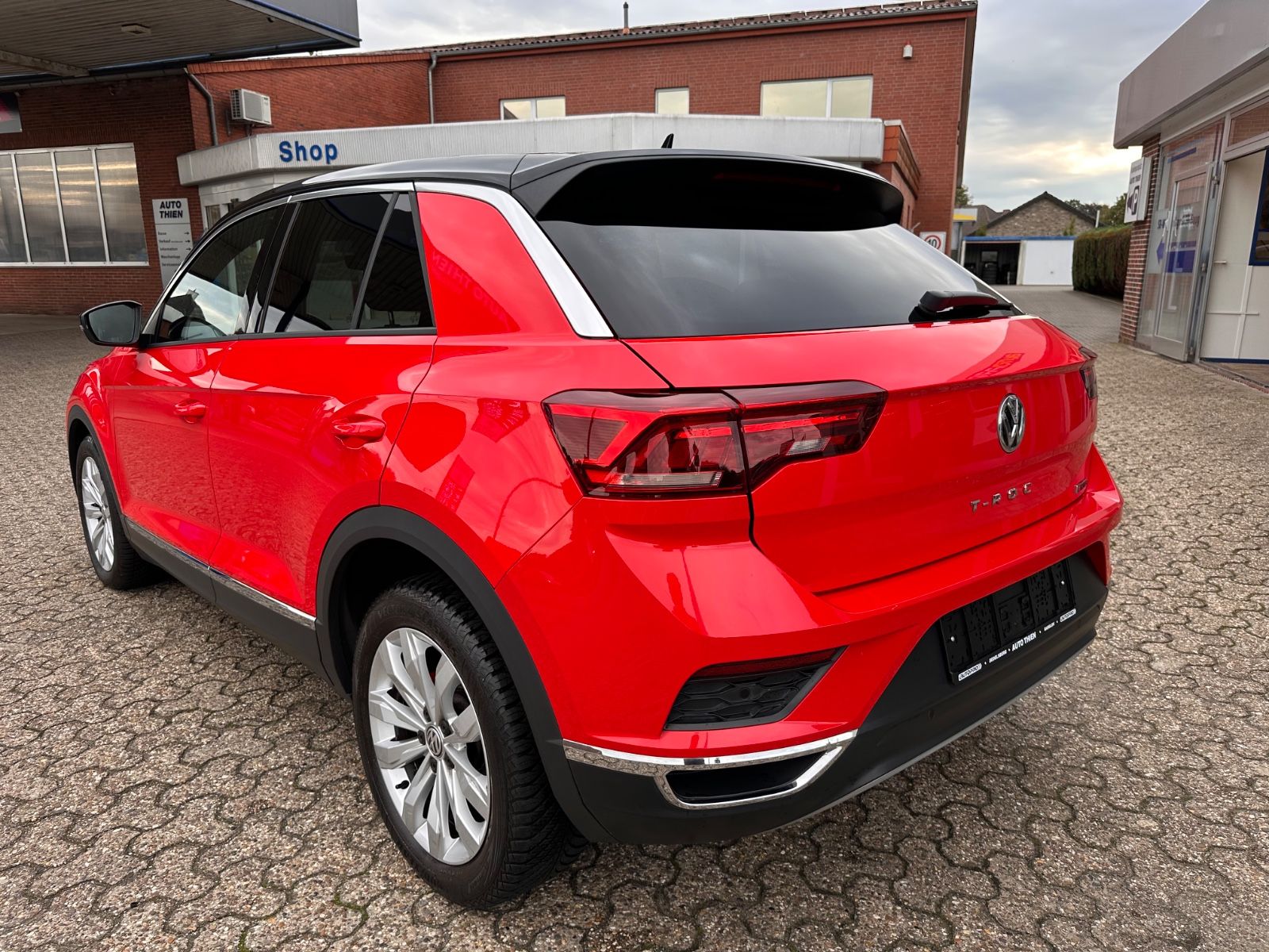 Fahrzeugabbildung Volkswagen T-Roc Sport 2.0 TSI 4Motion DSG LED/ACC/PDC/SHZ