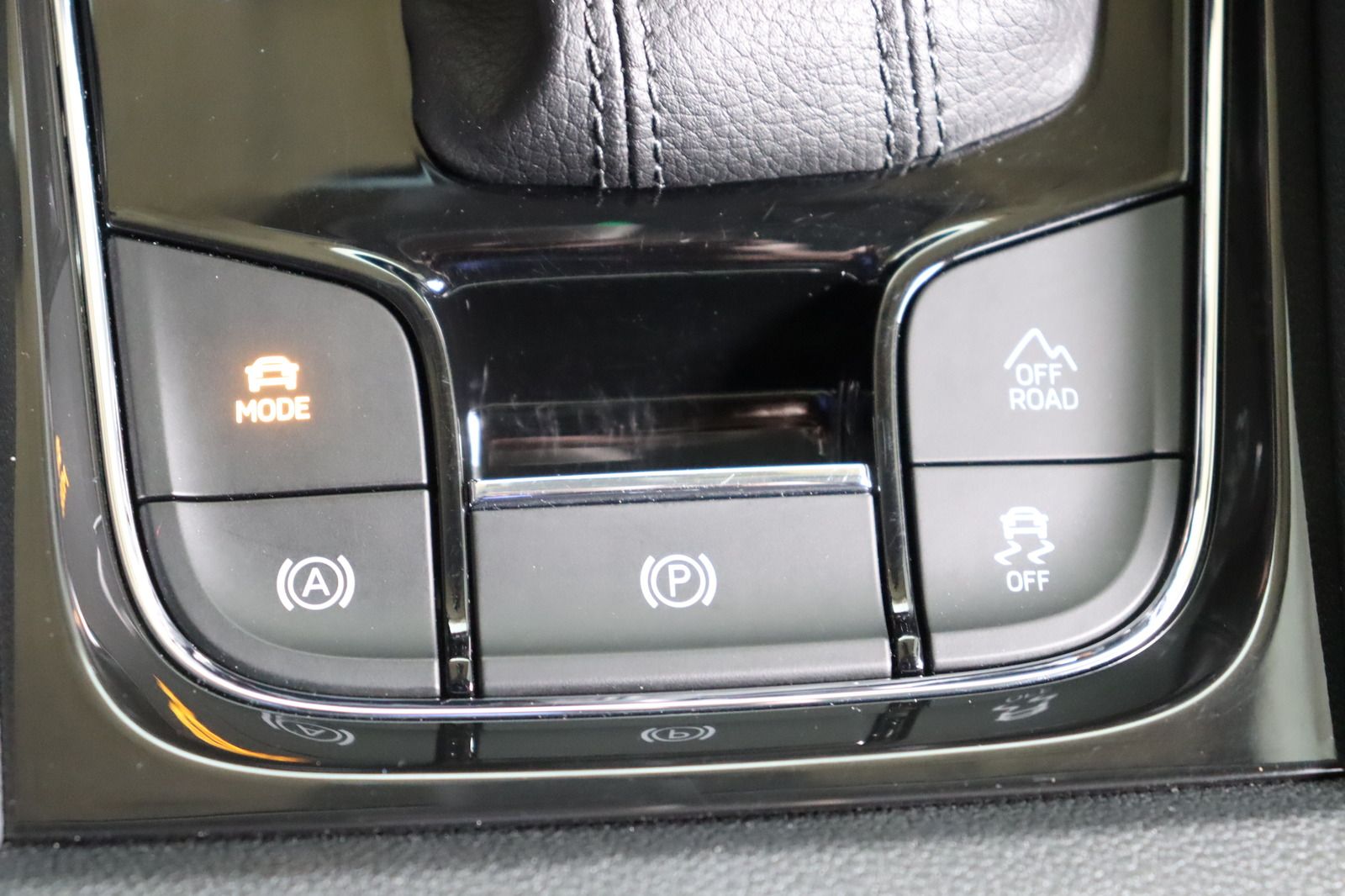 Fahrzeugabbildung SKODA Karoq 4x4 Memory * Navi * DSG * LED * AHK