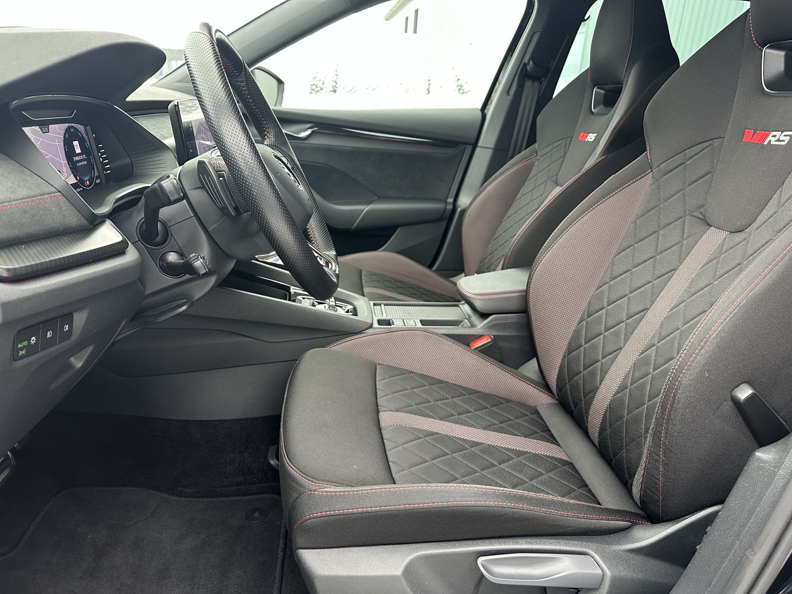 Fahrzeugabbildung SKODA Octavia Combi 2.0 TDI DSG RS NAV+LED+KAMERA+19ZO