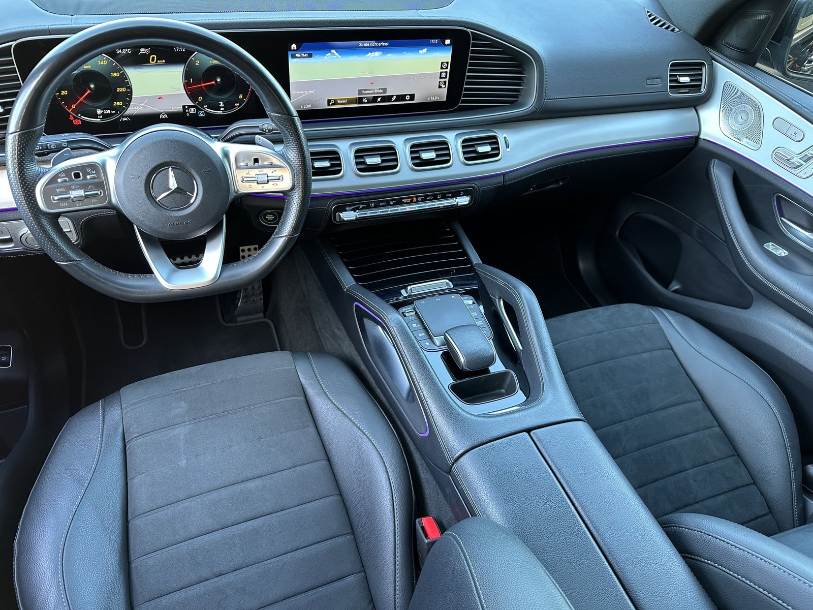 Fahrzeugabbildung Mercedes-Benz GLE 350d 4Matic AMG-Line NAV+LED+AHK+PANO+DISTRO