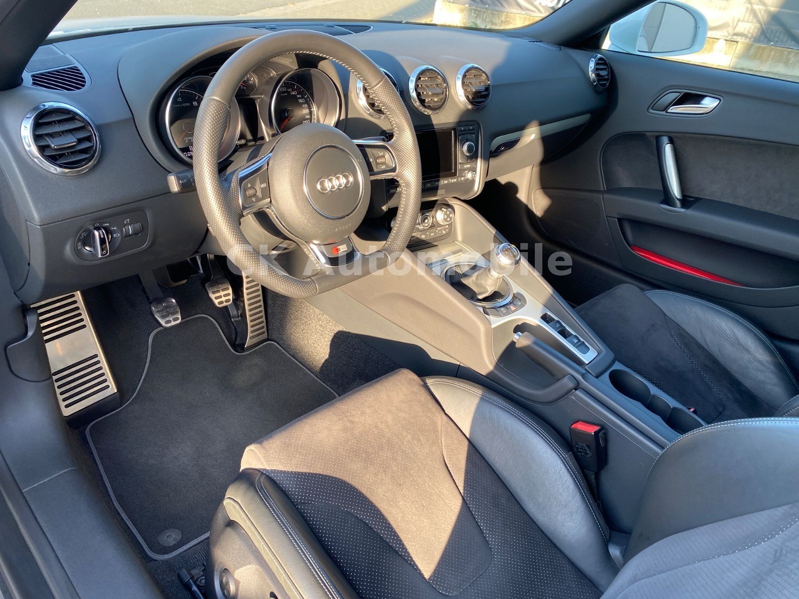 Fahrzeugabbildung Audi TT 1.8 TFSI Roadster S-Line/Navi/Bi-Xenon/PDC